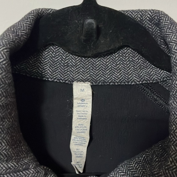 Lululemon Jacket CA35801 RN 106259 Size M - Picture 5 of 9